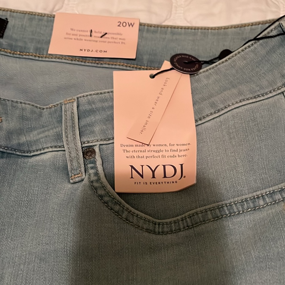 Marilyn Straight Cool Embrace Lift & Tuck 20W
NYDJ